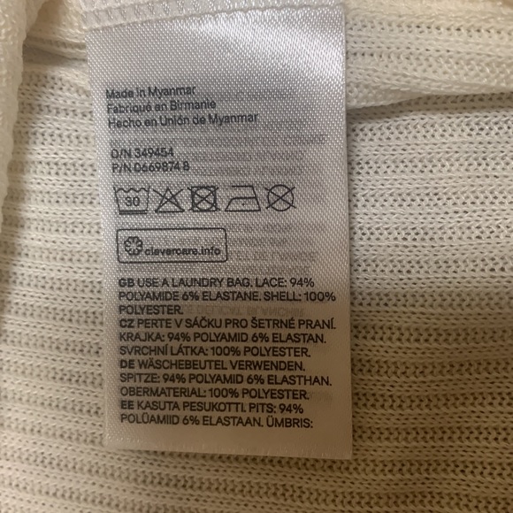 2/$15 H&M White Lace Off the Shoulder Top in Great Condition - Picture 4 of 5